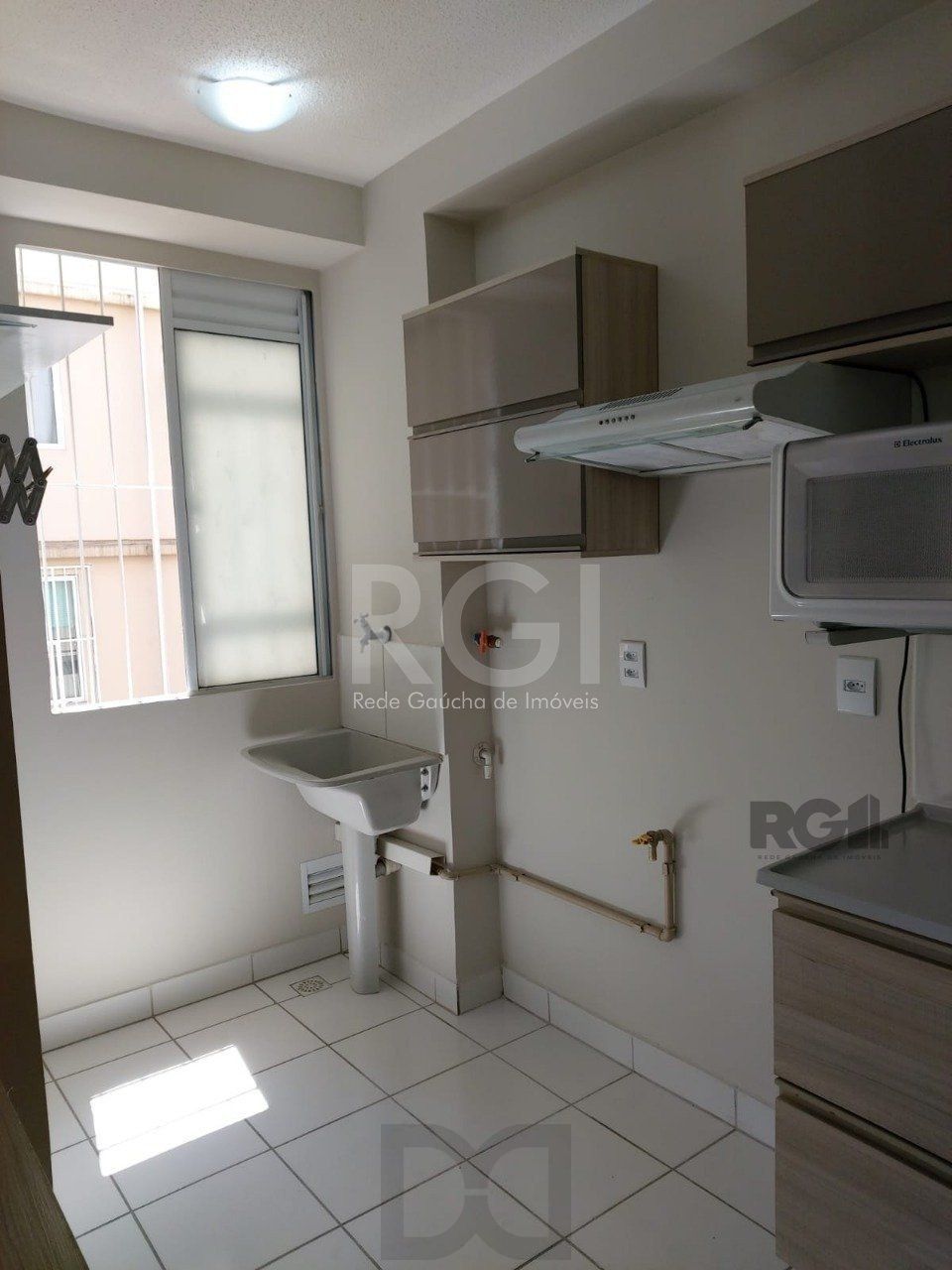 Apartamento com 01 dormitório, sala, cozinha, banheiro social, bem arejado,  ótima localização, próximo a UNIVERSIDADE DA FAPA. — foto 19