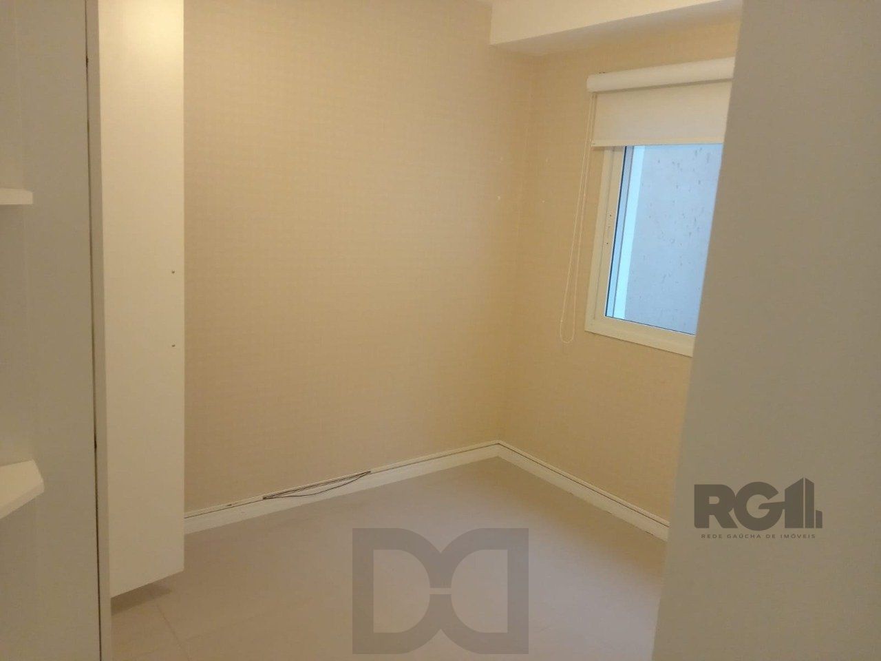 Apartamento com TERRAÇO, localizado num dos mais sofisticados bairros de Porto Alegre, bairro Rio Branco. Apartamento totalmente mobiliado. — foto 6