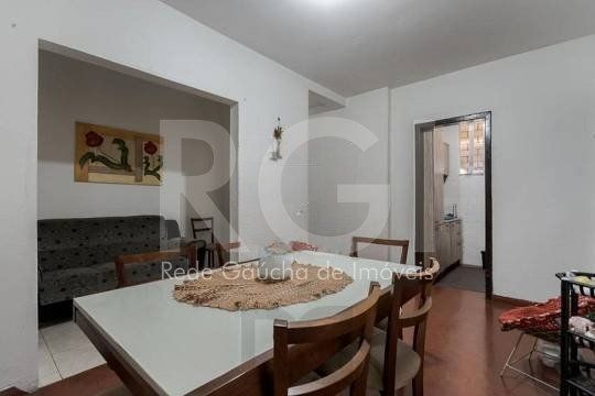 Casa composta por seis(6) dormitórios, no bairro Passo da Areia em Porto Alegre/RS. — foto 8