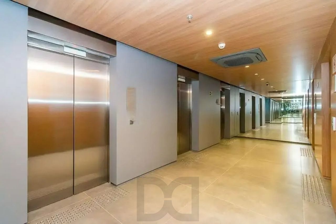 Sala com 33m², localizada no bairro Praia de Belas em Porto Alegre/RS. — foto 16