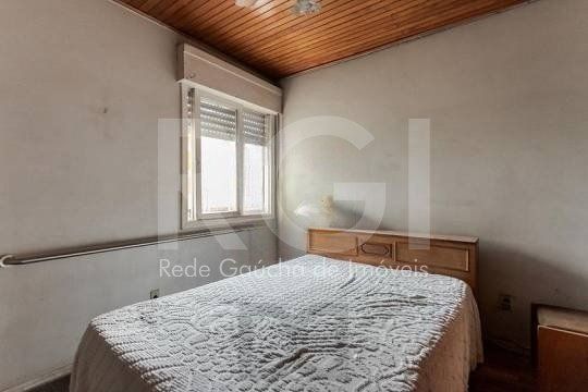 Casa composta por seis(6) dormitórios, no bairro Passo da Areia em Porto Alegre/RS. — foto 15