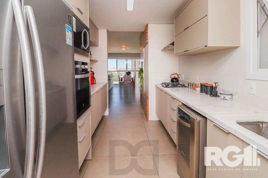 Apartamento com 3 Dormitórios, Suíte e Vaga Dupla – Andar Alto — foto 9