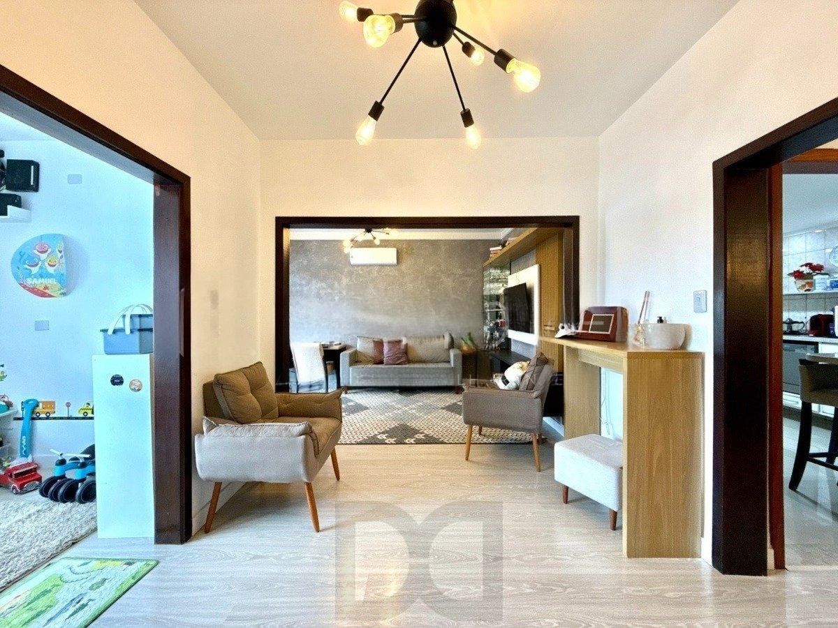 Casa ampla com 4 dormitórios, suíte e área de lazer- Passo da Areia — foto 5