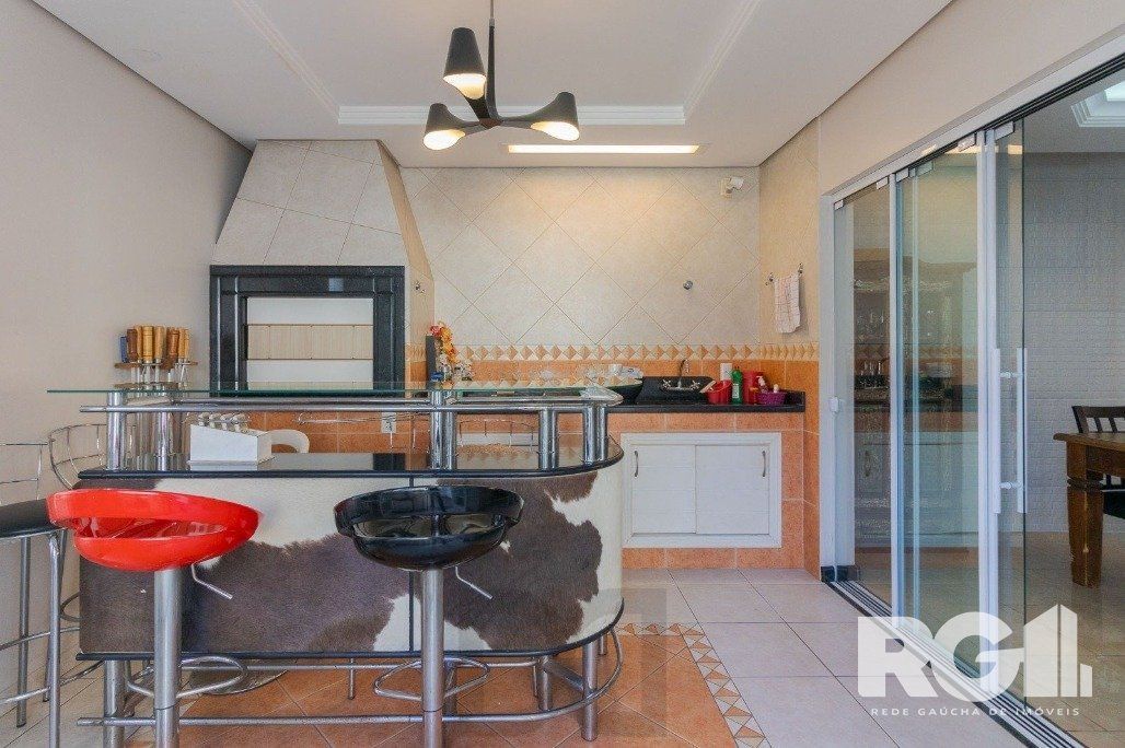 Casa em Condomínio com 3 Suítes, Espaço Gourmet e 5 Vagas de Garagem — foto 1