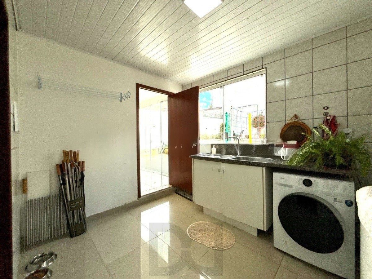 Casa ampla com 4 dormitórios, suíte e área de lazer- Passo da Areia — foto 36