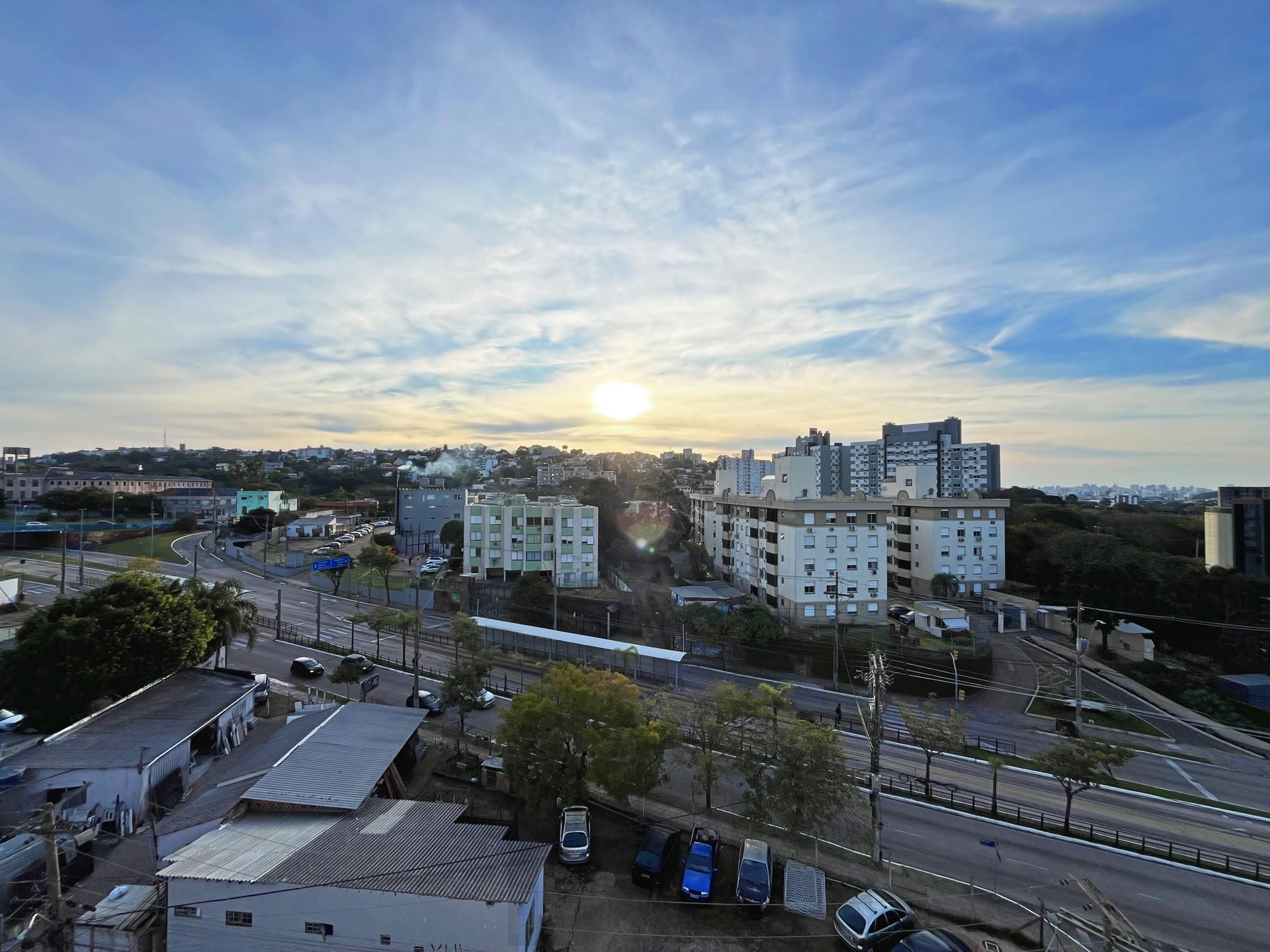 Apartamento de 2 dormitórios, sacada e churrasqueira e vaga coberta. — foto 18