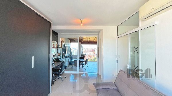 Casa em Porto Alegre, no bairro Hípica, com 3 dormitório(s), e 3 banheiros, à venda. — foto 45