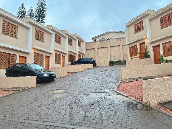 Casa Condominio em Porto Alegre, no bairro Teresópolis, com 2 dormitório(s), e 2 banheiros, à venda. — foto 2