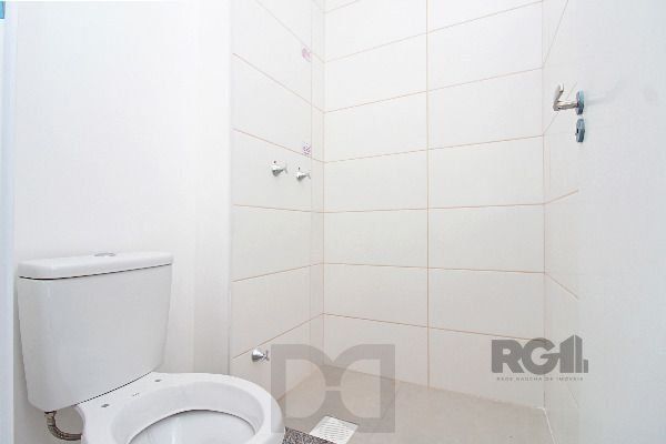 Casa em Porto Alegre, no bairro Vila Nova, com 2 dormitório(s), e 2 banheiros, à venda. — foto 18