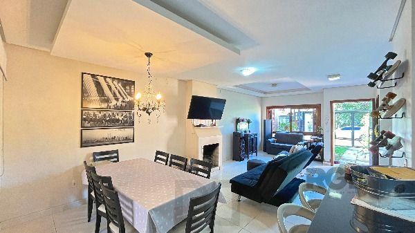 Casa em Porto Alegre, no bairro Hípica, com 3 dormitório(s), e 3 banheiros, à venda. — foto 11