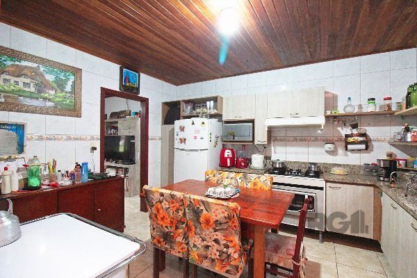 Casa em Porto Alegre, no bairro Ipanema, com 2 dormitório(s), e 2 banheiros, à venda. — foto 11