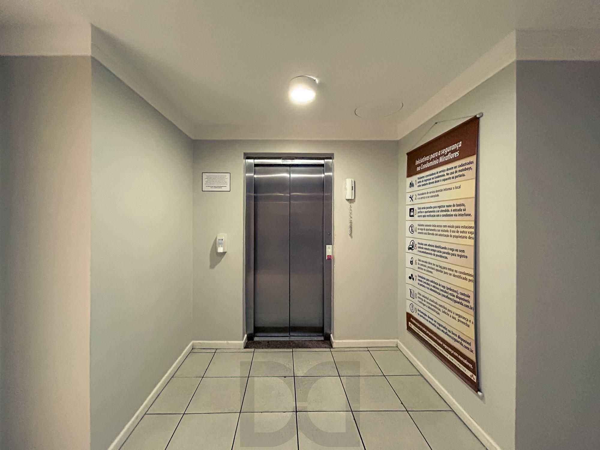 Apartamento mobiliado de 2 dormitórios com 1 suíte no bairro Cristal — foto 4