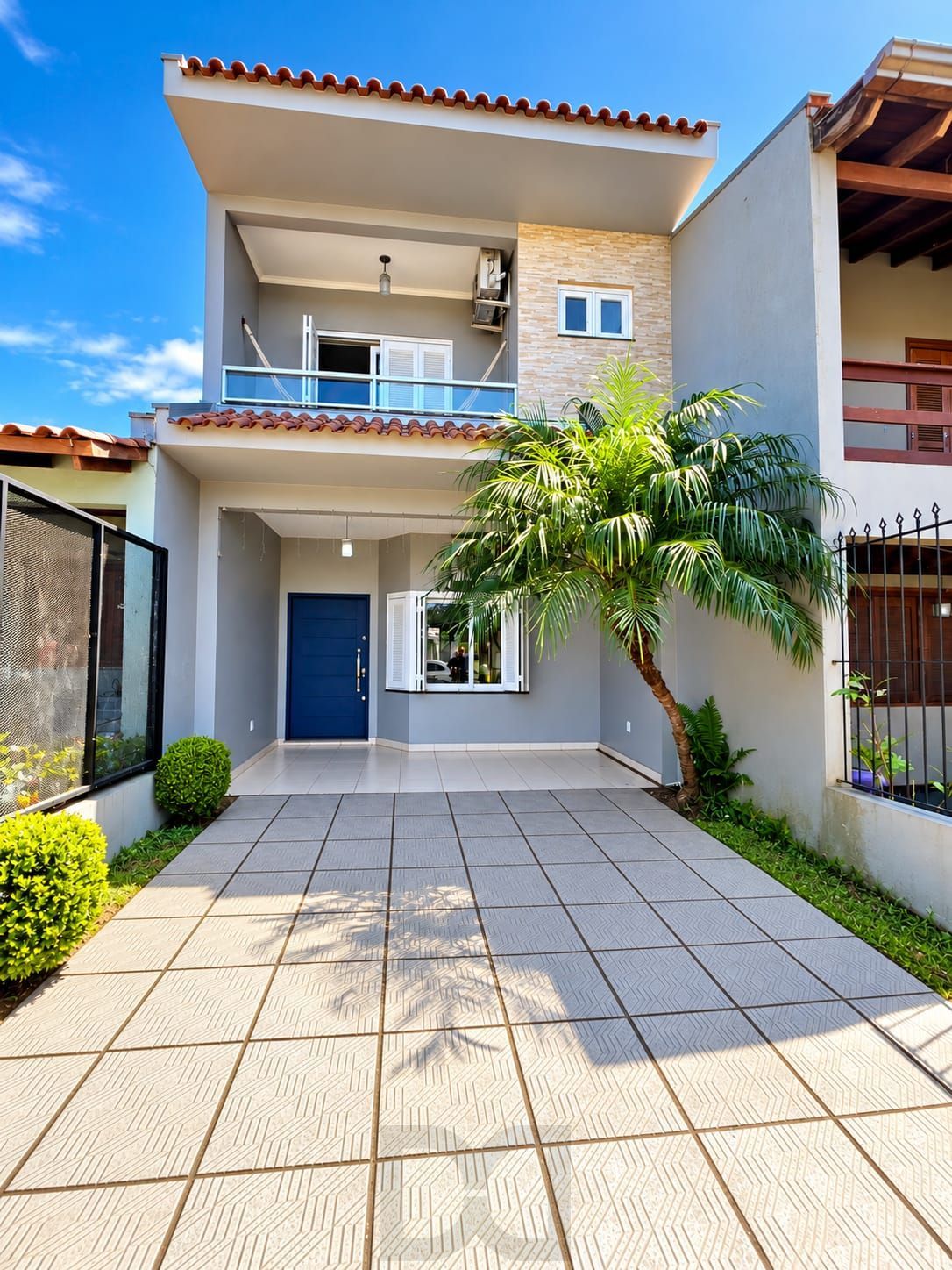 Sobrado 3 dormitórios com 127m² com lareira churrasqueira próximo ao Zaffari da Hípica ! — foto 1