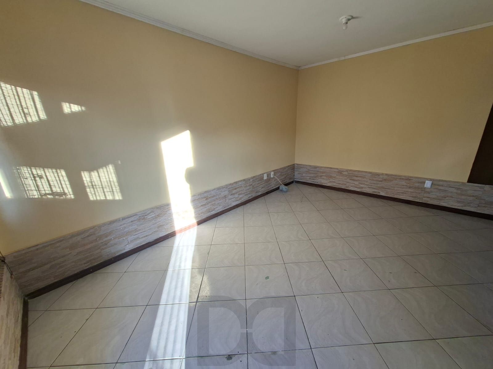 Hípica-Sobrado com 2 Dormitórios e Pátio nos Fundos- Venda!! — foto 2