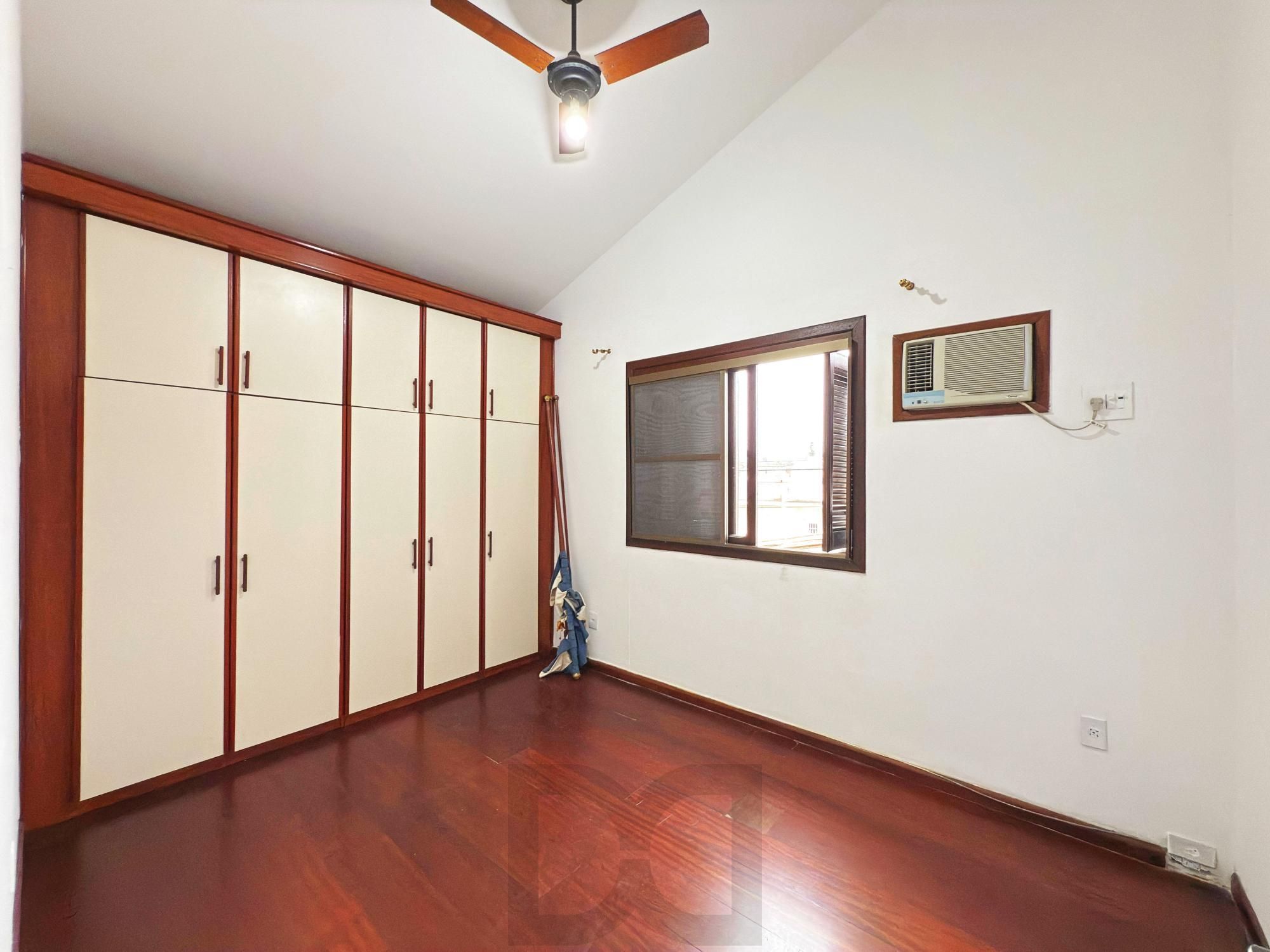 Residência á venda no bairro Guarujá com 3 dormitórios. — foto 31