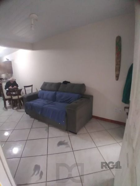 Casa em Porto Alegre, no bairro Hípica, com 2 dormitório(s), e 2 banheiros, à venda. — foto 2