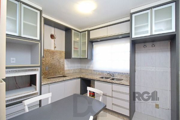 Casa em Porto Alegre, no bairro Espírito Santo, com 3 dormitório(s), e 3 banheiros, à venda. — foto 10