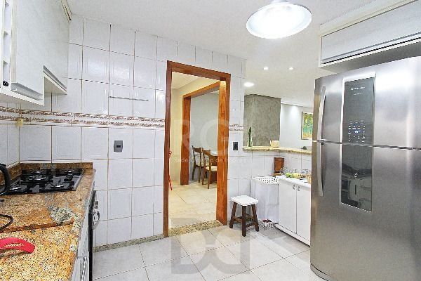 Casa em Porto Alegre, no bairro Hípica, com 3 dormitório(s), e 3 banheiros, à venda. — foto 14