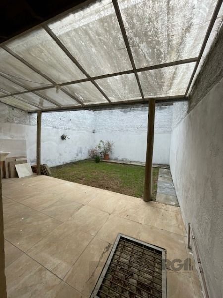Casa em Porto Alegre, no bairro Hípica, com 2 dormitório(s), e 2 banheiros, à venda. — foto 9
