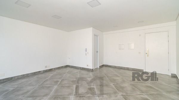 Conjunto/Sala em Porto Alegre, no bairro Tristeza, e 0 banheiros, à venda. — foto 15