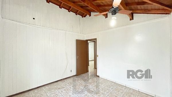 Casa em Porto Alegre, no bairro Guarujá, com 2 dormitório(s), e 2 banheiros, à venda. — foto 7