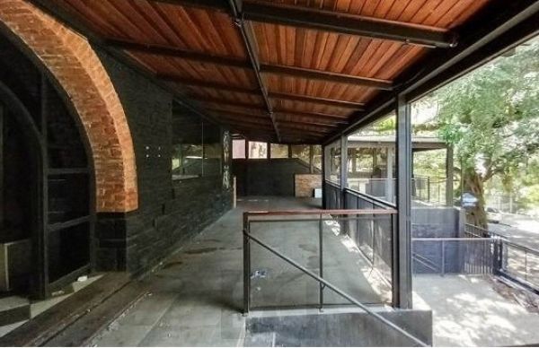 Casa Comercial em Porto Alegre, no bairro Moinhos de Vento, e 0 banheiros, à venda. — foto 9