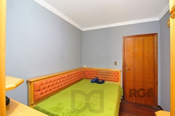Casa em Porto Alegre, no bairro Ipanema, com 3 dormitório(s), e 3 banheiros, à venda. — foto 46