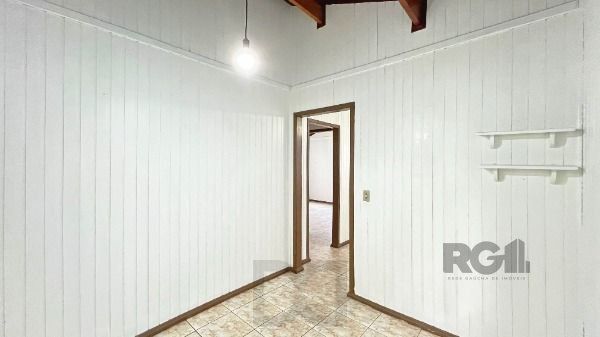 Casa em Porto Alegre, no bairro Guarujá, com 2 dormitório(s), e 2 banheiros, à venda. — foto 13