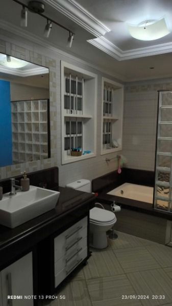 Casa em Porto Alegre, no bairro Hípica, com 3 dormitório(s), e 3 banheiros, à venda. — foto 3