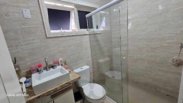 Casa em Porto Alegre, no bairro Hípica, com 3 dormitório(s), e 3 banheiros, à venda. — foto 14