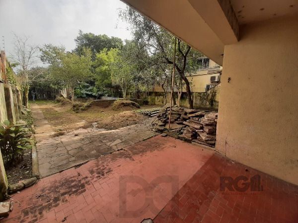 Casa em Porto Alegre, no bairro Cristal, com 4 dormitório(s), e 4 banheiros, à venda. — foto 39