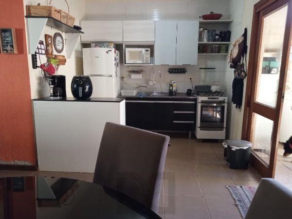 Casa em Porto Alegre, no bairro Teresópolis, com 2 dormitório(s), e 2 banheiros, à venda. — foto 15