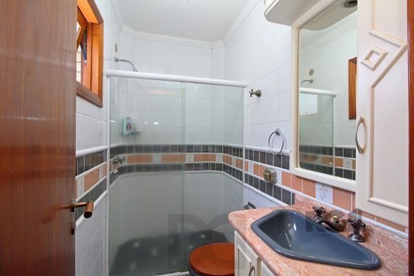 Casa em Porto Alegre, no bairro Ipanema, com 3 dormitório(s), e 3 banheiros, à venda. — foto 47