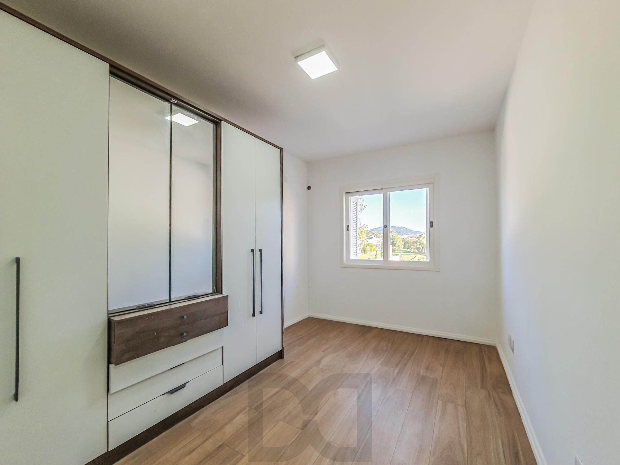 Linda casa com 2 suítes localizada no bairro Hípica, — foto 28