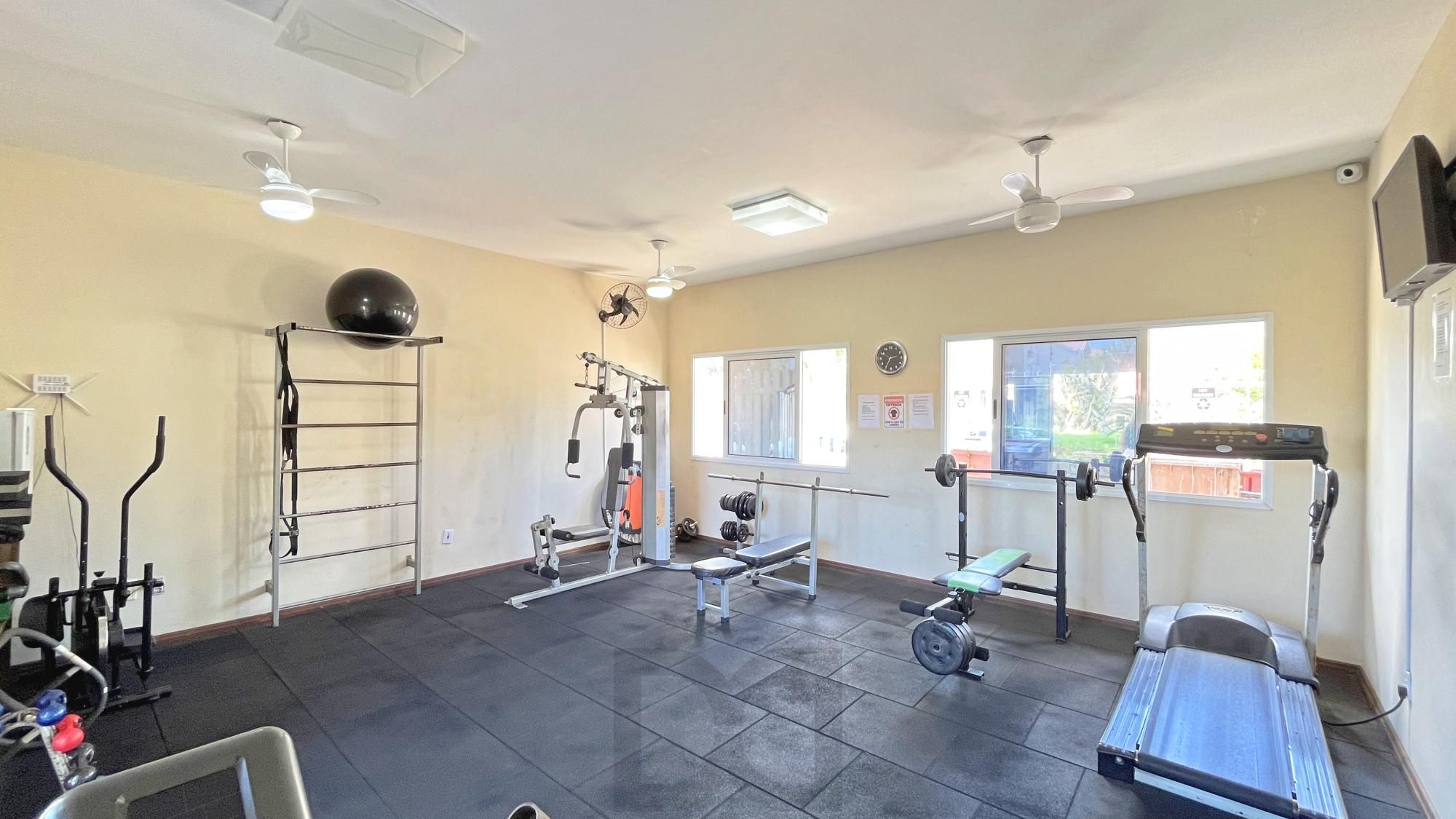 Casa 2 dormitórios em condomínio, semi mobiliada, vaga coberta para 2 carros, lareira e pátio com churrasqueira. Condomínio com infra de lazer completo. Próximo ao comércio e todas as conveniências do bairro. — foto 23
