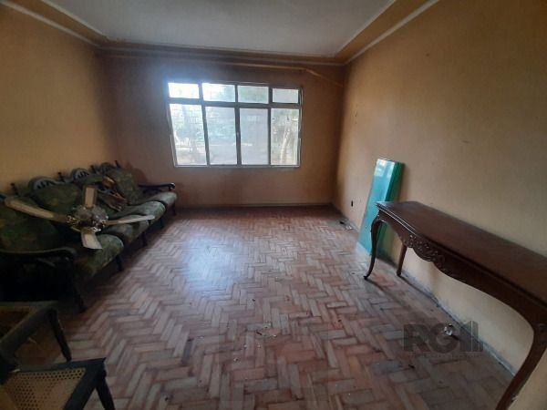 Casa em Porto Alegre, no bairro Cristal, com 4 dormitório(s), e 4 banheiros, à venda. — foto 11