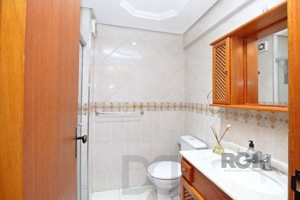 Apartamento em Porto Alegre, no bairro Nonoai, com 3 dormitório(s), com uma suíte e 1 banheiro, à venda. — foto 18