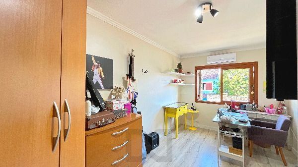 Casa em Porto Alegre, no bairro Hípica, com 3 dormitório(s), e 3 banheiros, à venda. — foto 34