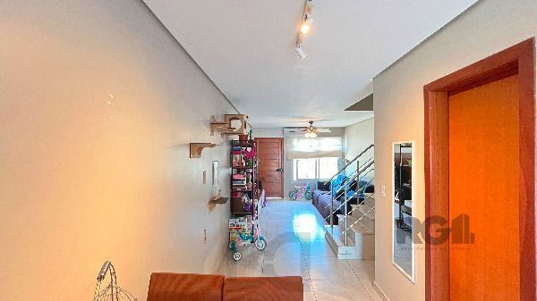 Casa em Porto Alegre, no bairro Guarujá, com 3 dormitório(s), e 3 banheiros, à venda. — foto 11