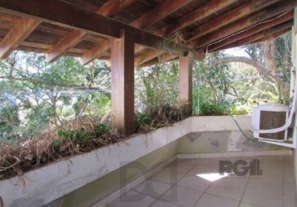 Casa em Porto Alegre, no bairro Nonoai, com 4 dormitório(s), e 4 banheiros, à venda. — foto 3