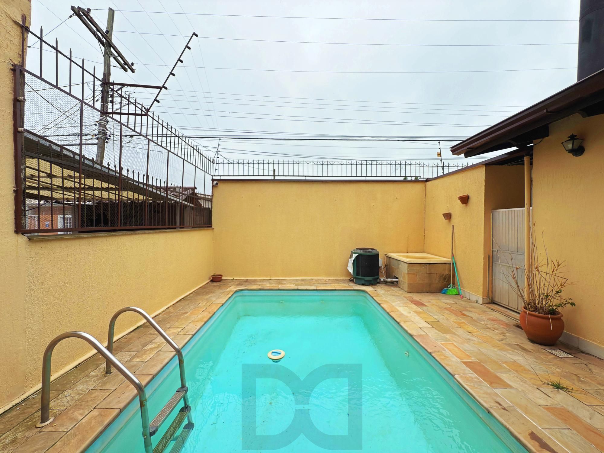 Residência á venda no bairro Guarujá com 3 dormitórios. — foto 22