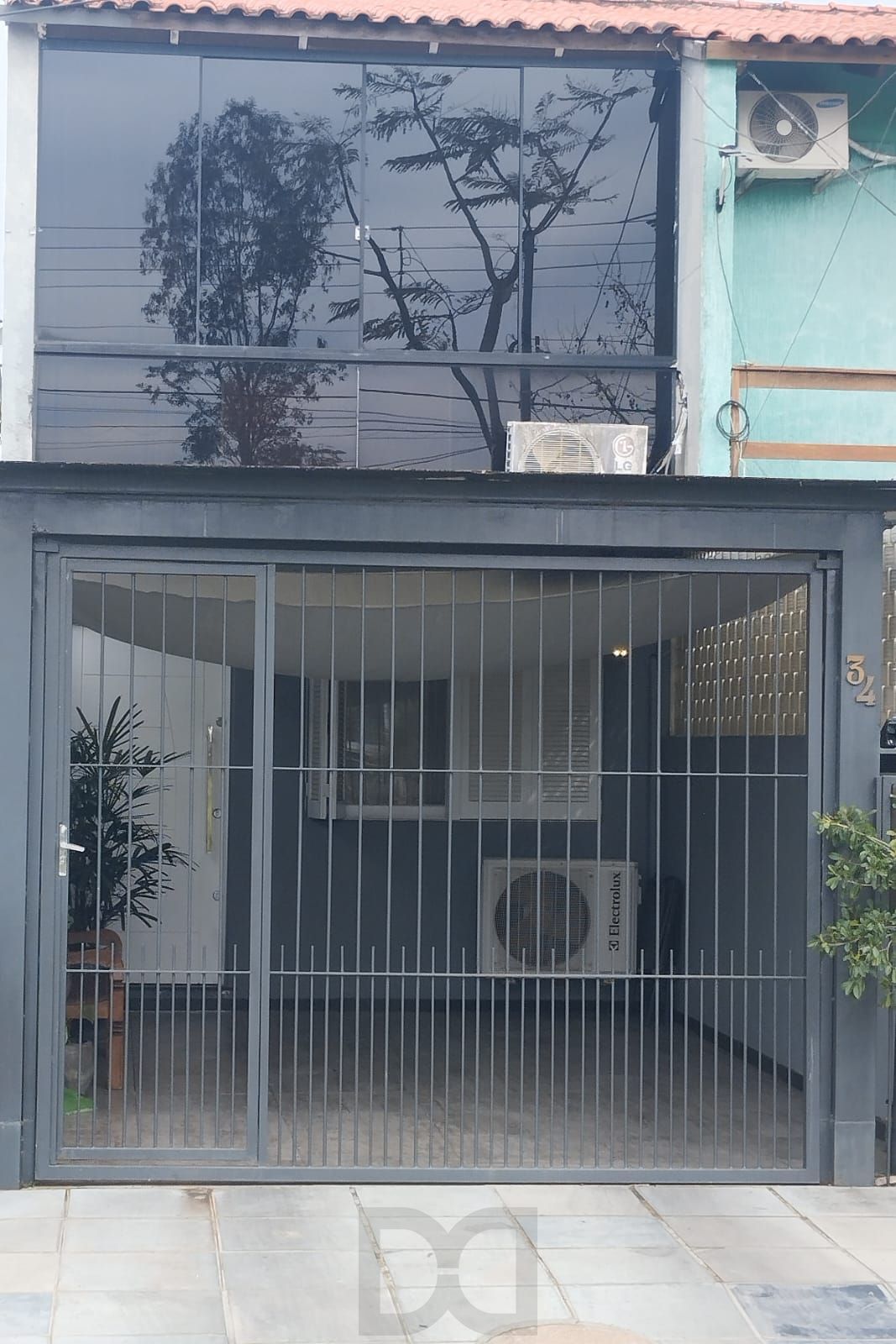 Casa na Zona sul de Porto Alegre com 02 dormitórios e pátio. — foto 1