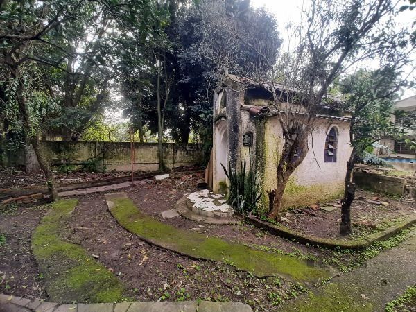 Casa em Porto Alegre, no bairro Cristal, com 4 dormitório(s), e 4 banheiros, à venda. — foto 32