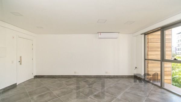 Conjunto/Sala em Porto Alegre, no bairro Tristeza, e 0 banheiros, à venda. — foto 21