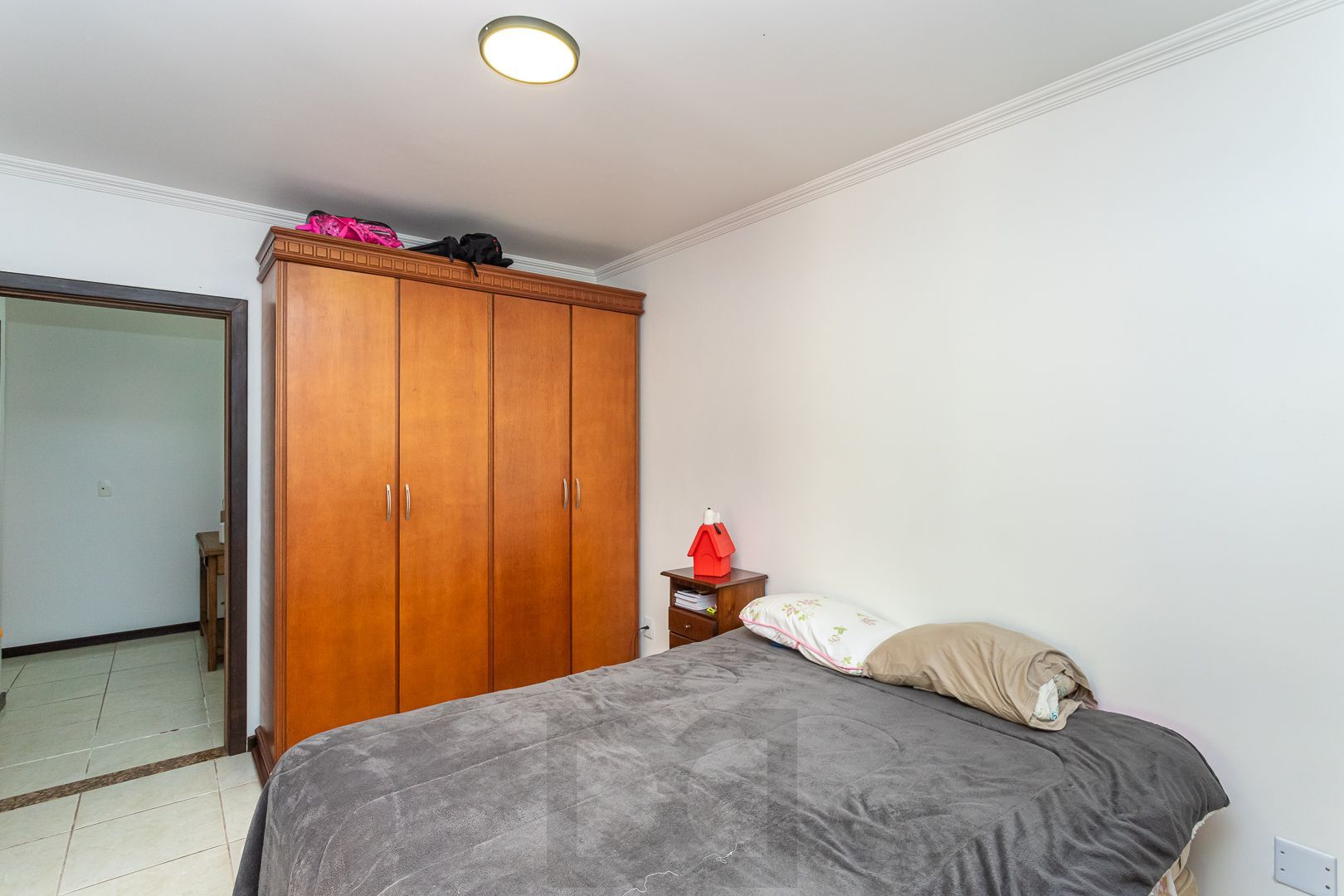 Casa de 272m², 4 dormitórios, 2 suítes e 4 vagas de garagem, no bairro Ipanema, próxima à orla do Guaíba. — foto 44