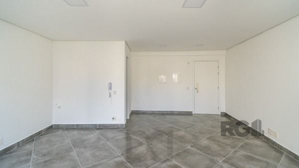 Conjunto/Sala em Porto Alegre, no bairro Tristeza, e 0 banheiros, à venda. — foto 23