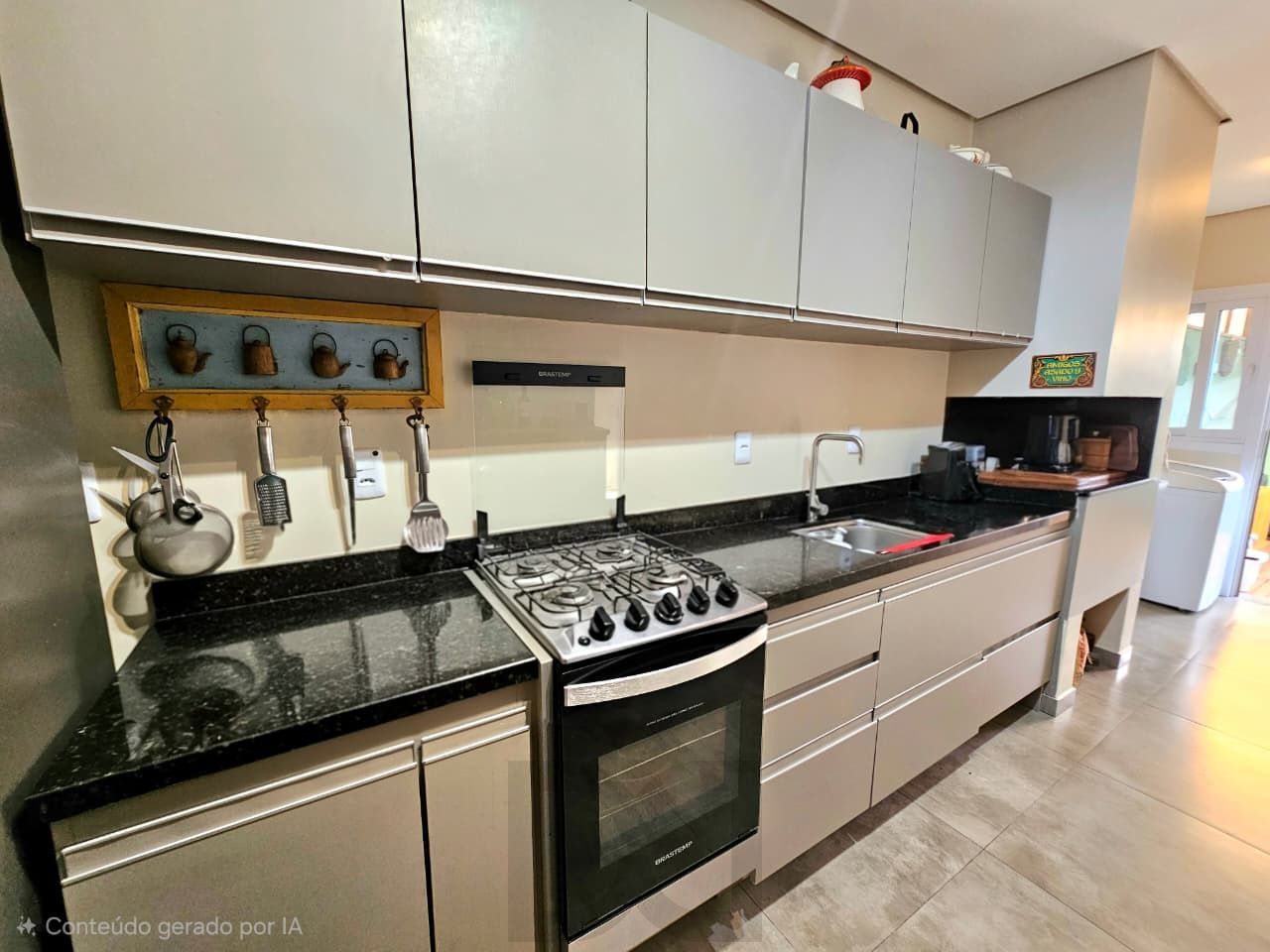 Casa térrea mobiliada de 3 dormitórios com uma suíte no bairro Aberta dos Morros — foto 12