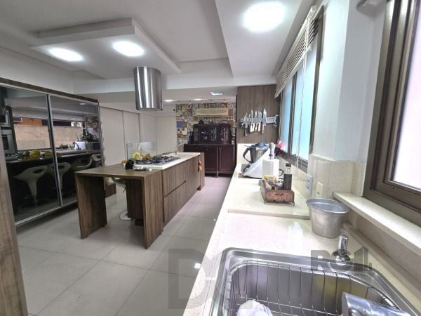 Apartamento em Porto Alegre, no bairro Auxiliadora, com 4 dormitório(s), e 4 banheiros, à venda. — foto 6