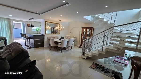 Casa em Porto Alegre, no bairro Hípica, com 3 dormitório(s), e 3 banheiros, à venda. — foto 11