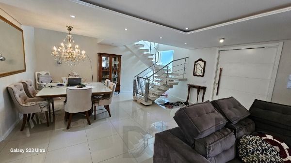 Casa em Porto Alegre, no bairro Hípica, com 3 dormitório(s), e 3 banheiros, à venda. — foto 9